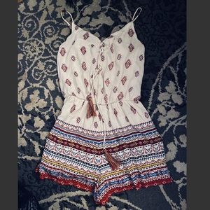 Ladies sz Small flowy romper 🌻